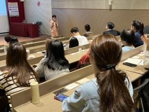 羅怡君老師(11/13)  從生活中進行生涯探索